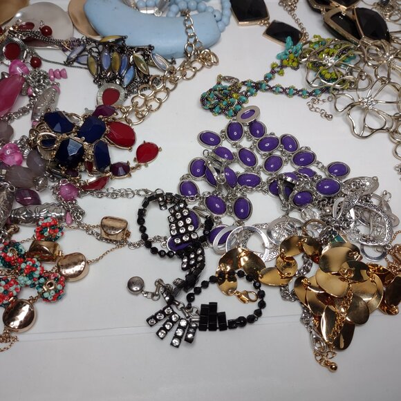 Lot Of Over 40 Necklaces Variety Necklace Lot Assorted Necklace Bundle NL24 - Picture 5 of 10